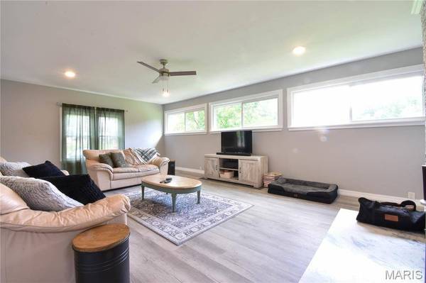 122 Old Bethalto RD, Cottage Hills, IL 62018