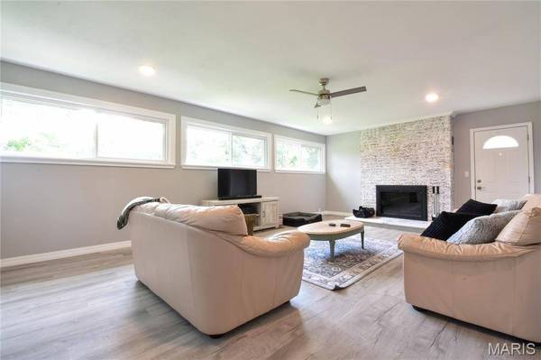 122 Old Bethalto RD, Cottage Hills, IL 62018