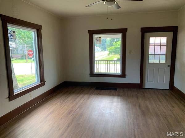 430 S Jackson ST, Litchfield, IL 62056