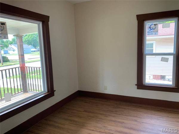 430 S Jackson ST, Litchfield, IL 62056