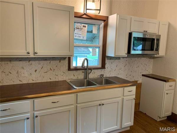 430 S Jackson ST, Litchfield, IL 62056