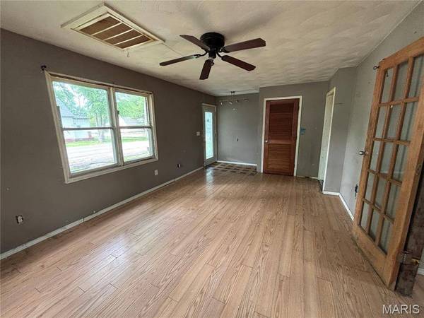 920 N Dye ST, Virden, IL 62090