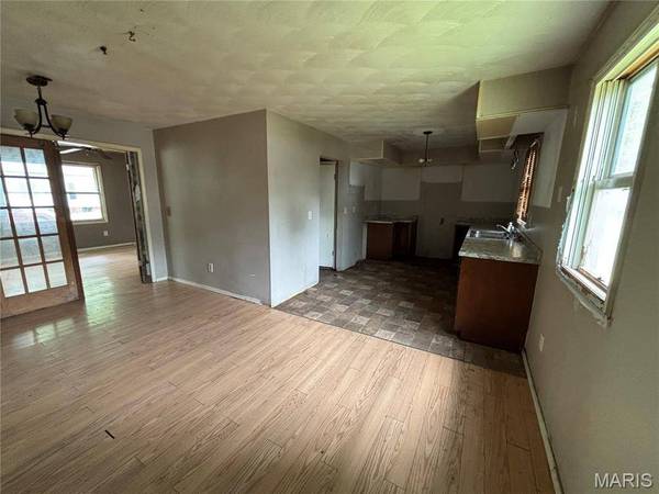 920 N Dye ST, Virden, IL 62090