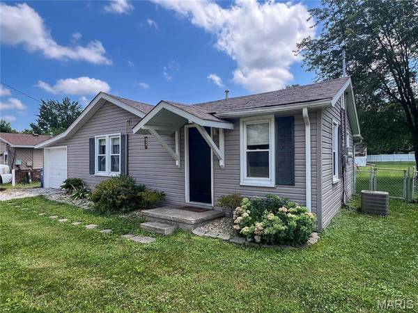 1109 W Corbin ST, Bethalto, IL 62010