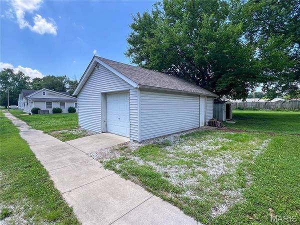 322 E 4th ST, Staunton, IL 62088