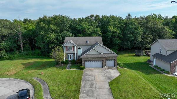 1059 Wolf Creek CT, Staunton, IL 62088