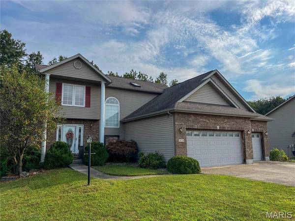 1059 Wolf Creek CT, Staunton, IL 62088