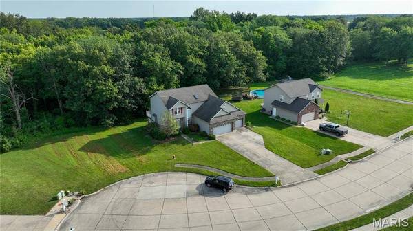 1059 Wolf Creek CT, Staunton, IL 62088