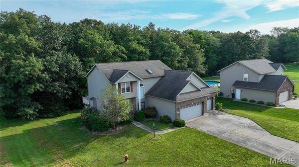 1059 Wolf Creek CT, Staunton, IL 62088