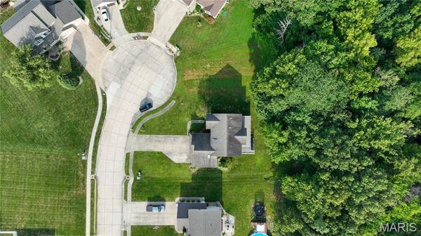 1059 Wolf Creek CT, Staunton, IL 62088