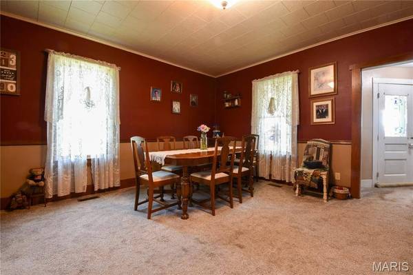 8221 State Route 4, Staunton, IL 62088