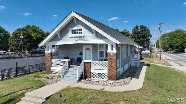 1521 9th ST, Highland, IL 62249