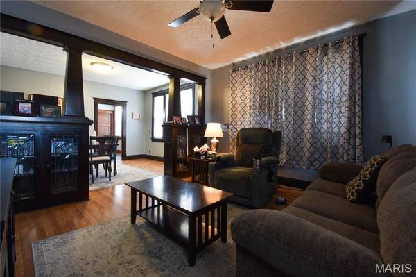 1521 9th ST, Highland, IL 62249