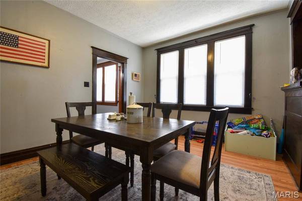 1521 9th ST, Highland, IL 62249