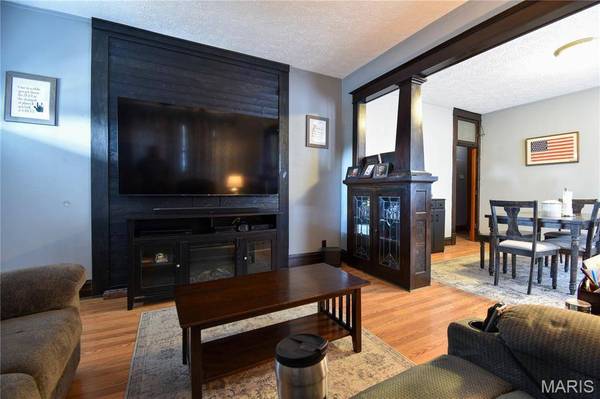 1521 9th ST, Highland, IL 62249