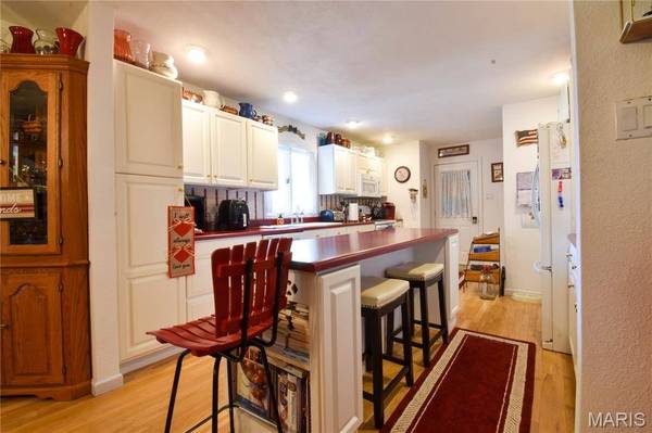 816 S Wood ST, Staunton, IL 62088