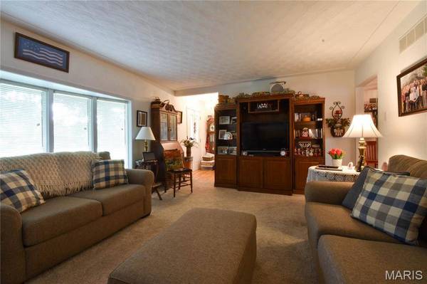 816 S Wood ST, Staunton, IL 62088