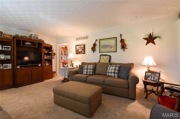 816 S Wood ST, Staunton, IL 62088