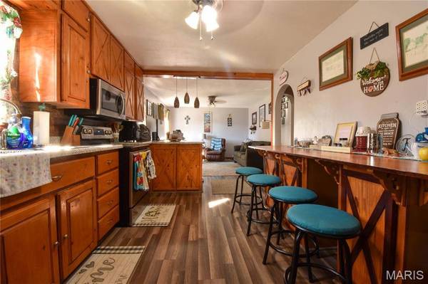 301 Laura ST, Gillespie, IL 62033