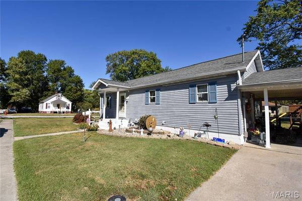 301 Laura ST, Gillespie, IL 62033