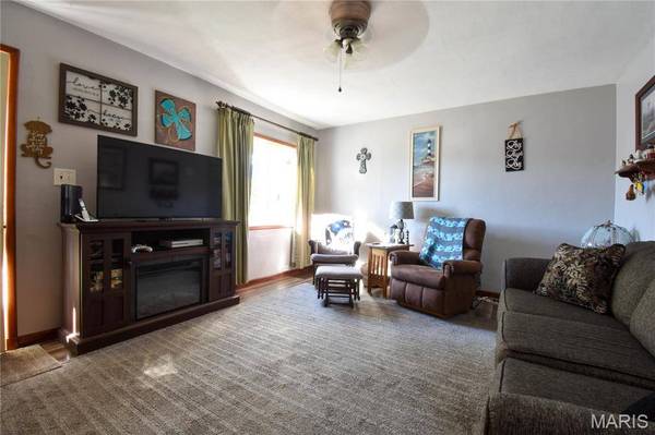 301 Laura ST, Gillespie, IL 62033