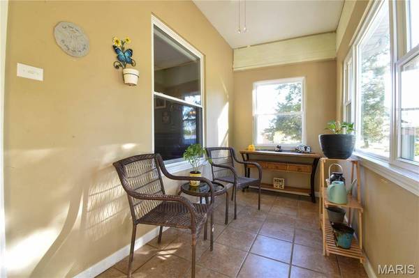 711 Reservoir RD, Staunton, IL 62088