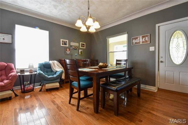 711 Reservoir RD, Staunton, IL 62088