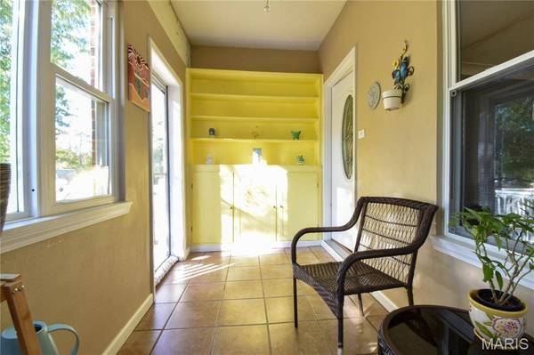 711 Reservoir RD, Staunton, IL 62088