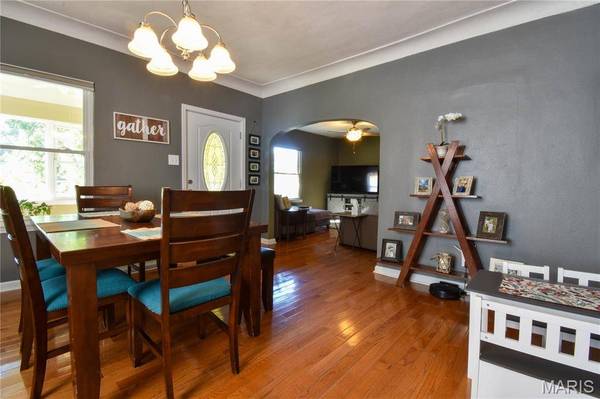 711 Reservoir RD, Staunton, IL 62088