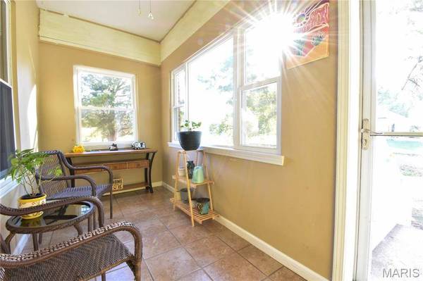 711 Reservoir RD, Staunton, IL 62088