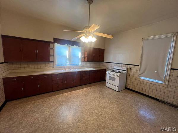 301 E 7th North ST, Mount Olive, IL 62069