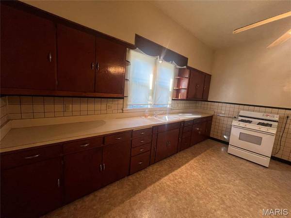 301 E 7th North ST, Mount Olive, IL 62069