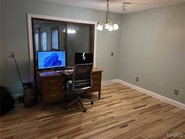 10198 S Old Route 66, Litchfield, IL 62056