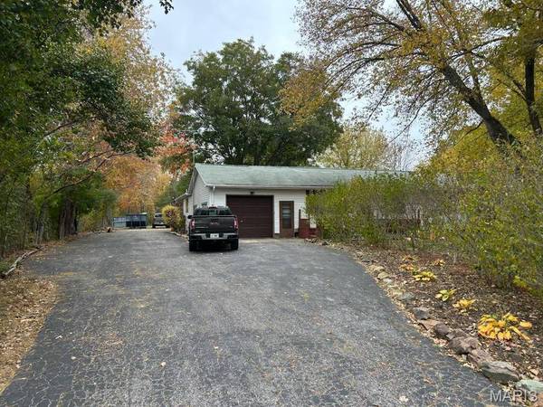 10198 S Old Route 66, Litchfield, IL 62056