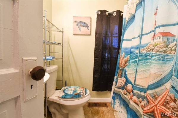 619 E Main ST, Staunton, IL 62088