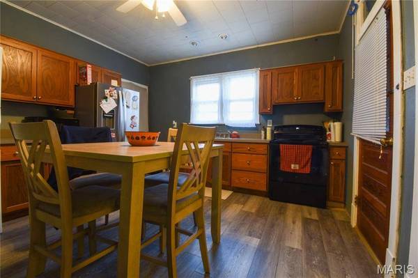 619 E Main ST, Staunton, IL 62088