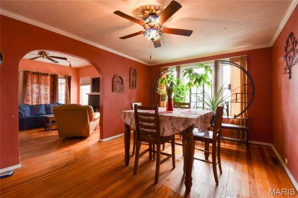 919 W Henry ST, Staunton, IL 62088