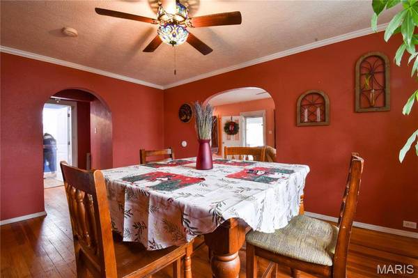 919 W Henry ST, Staunton, IL 62088