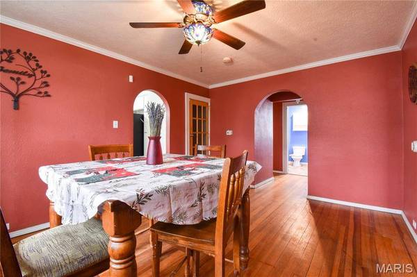 919 W Henry ST, Staunton, IL 62088