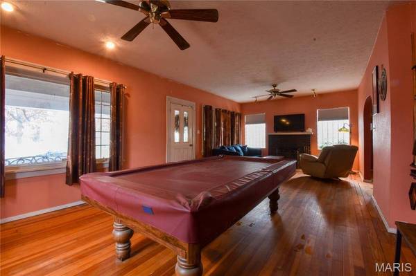 919 W Henry ST, Staunton, IL 62088