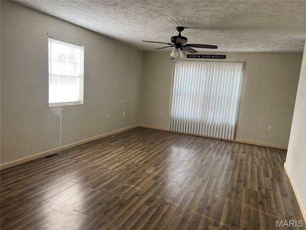 312 School ST, Wilsonville, IL 62093