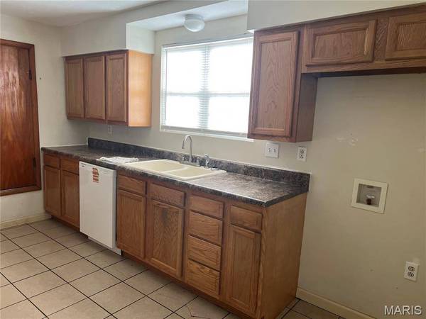 312 School ST, Wilsonville, IL 62093