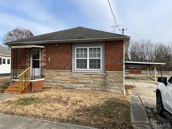 312 School ST, Wilsonville, IL 62093