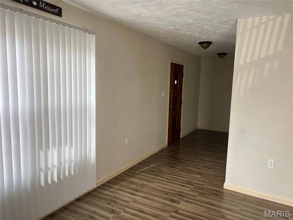 312 School ST, Wilsonville, IL 62093