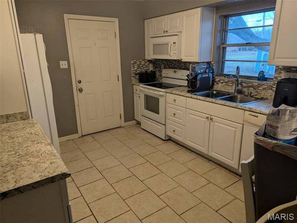 2605 Angela DR, Granite City, IL 62040