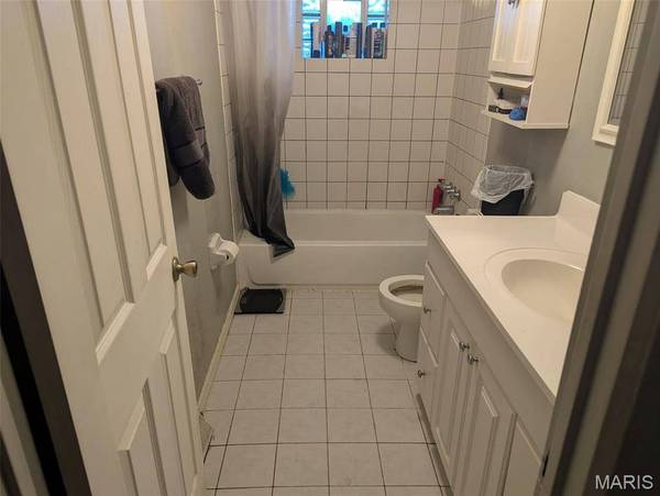 2605 Angela DR, Granite City, IL 62040