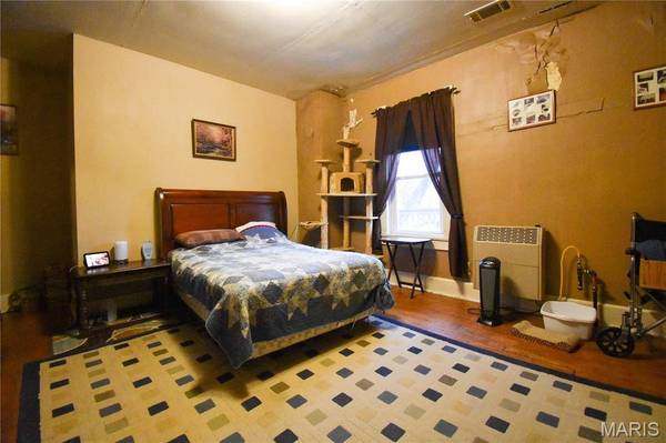 200 W Garrison ST, Gillespie, IL 62033