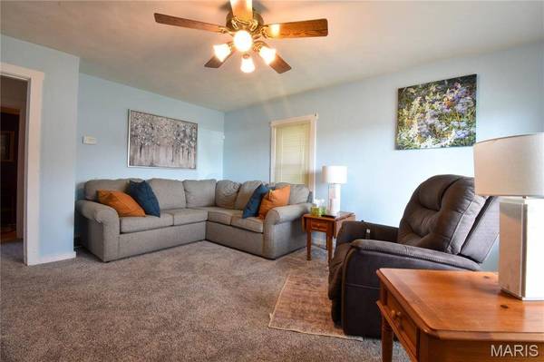 719 Bunker Hill RD, Staunton, IL 62088