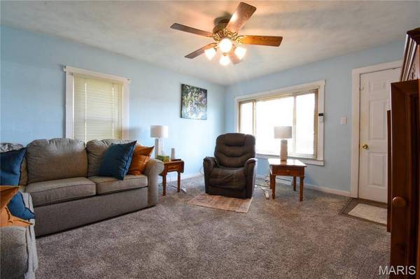 719 Bunker Hill RD, Staunton, IL 62088