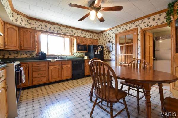 719 Bunker Hill RD, Staunton, IL 62088